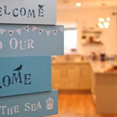Near Beaches, Contemporary Home In Village Centre Saint Merryn Esterno foto