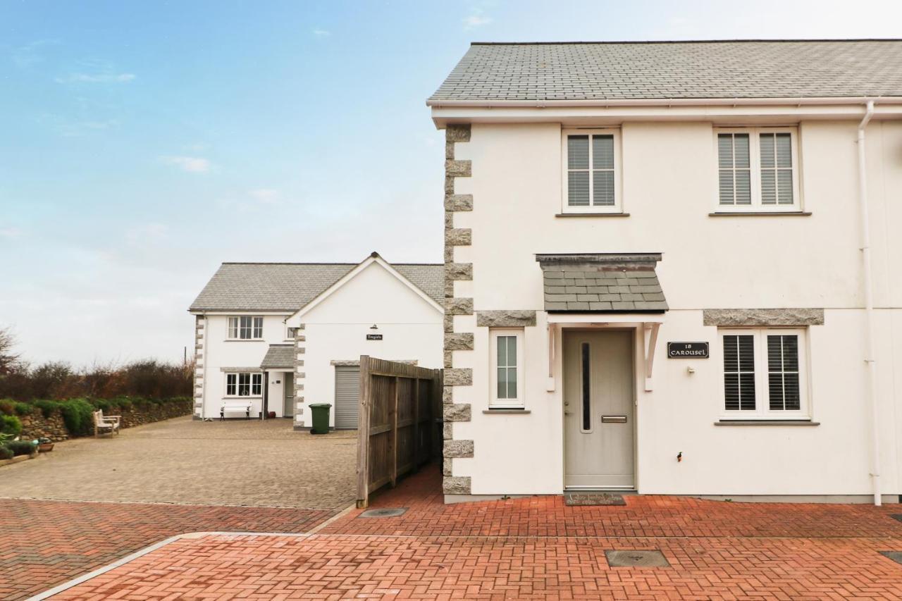 Near Beaches, Contemporary Home In Village Centre Saint Merryn Esterno foto